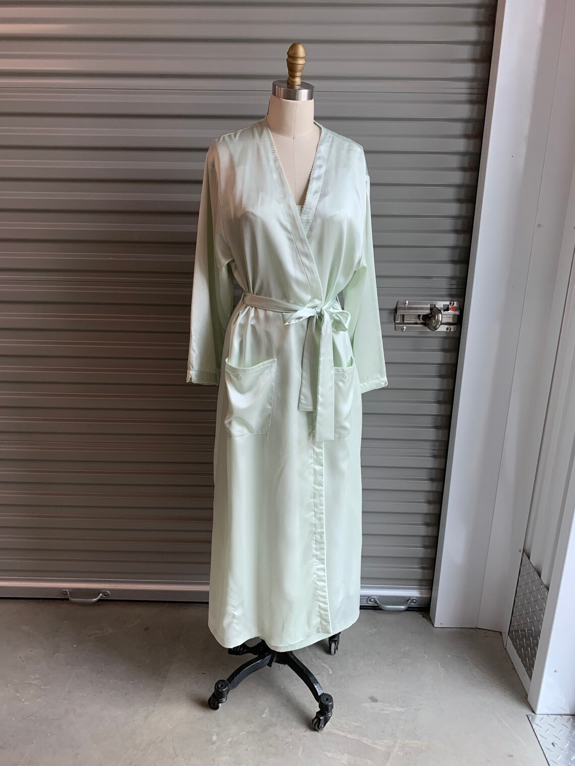 oscar de la renta satin robe