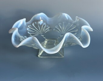 Antyczna opalizująca misa wachlarzowa z koralików Northwood: EAPG Candy Miseczka