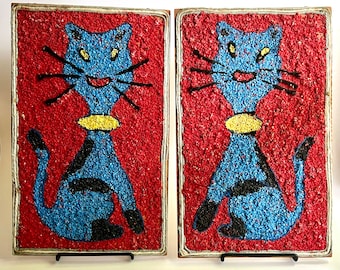 Art gravel de chat des années 60, paire de chats rouges et bleus faits à la main MCM 10 x 16 po