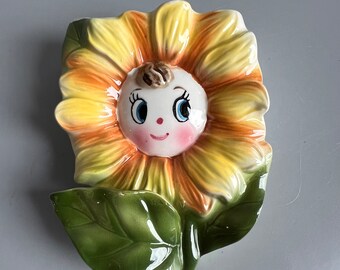 Ceramic Wall Pocket Vase Hand Painted Flower Happy Face Yellow and Green Made in Japan