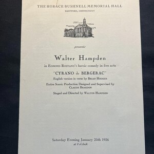 Peut inclure: Un programme de théâtre vintage de The Horace Bushnell Memorial Hall à Hartford, Connecticut, présentant "CYRANO de BERGERAC" avec Walter Hampden. Le programme est daté du 25 janvier 1936 et mentionne le metteur en scène et le décorateur.