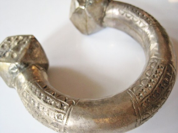 Vintage Silver Nubian Anklet Bracelet with Geomet… - image 4