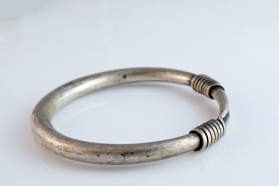 ◯jhojiさま専用。ビンテージ、ミャオ族のバングル2タイプ。 ◯jhojiさま専用。ビンテージ、ミャオ族のバングル2タイプ。