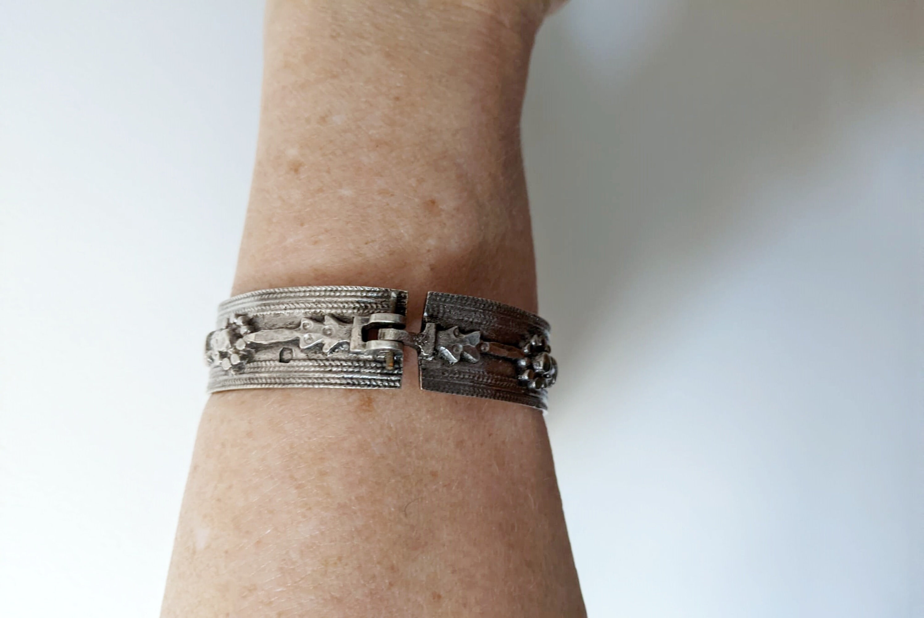 Bracelet Ancien En Argent Massif De Style Chaoui - Bijou Vintage, Antiquité, Pièce Ethnique
