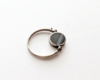 Vintage roterende sterling zilveren ring met donkere cabochon