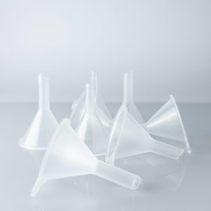 Micro Trichter | Sehr kleiner Nachfüll-Trichter für Glasfläschchen & Behälter | Mess-Free Transfer Tool