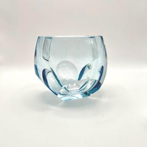 Mid-Century Strömbergshyttan Crystal Vase – Swedish Art Glass, Model B1184 by Asta Strömberg, Ice-Blue, 1950s