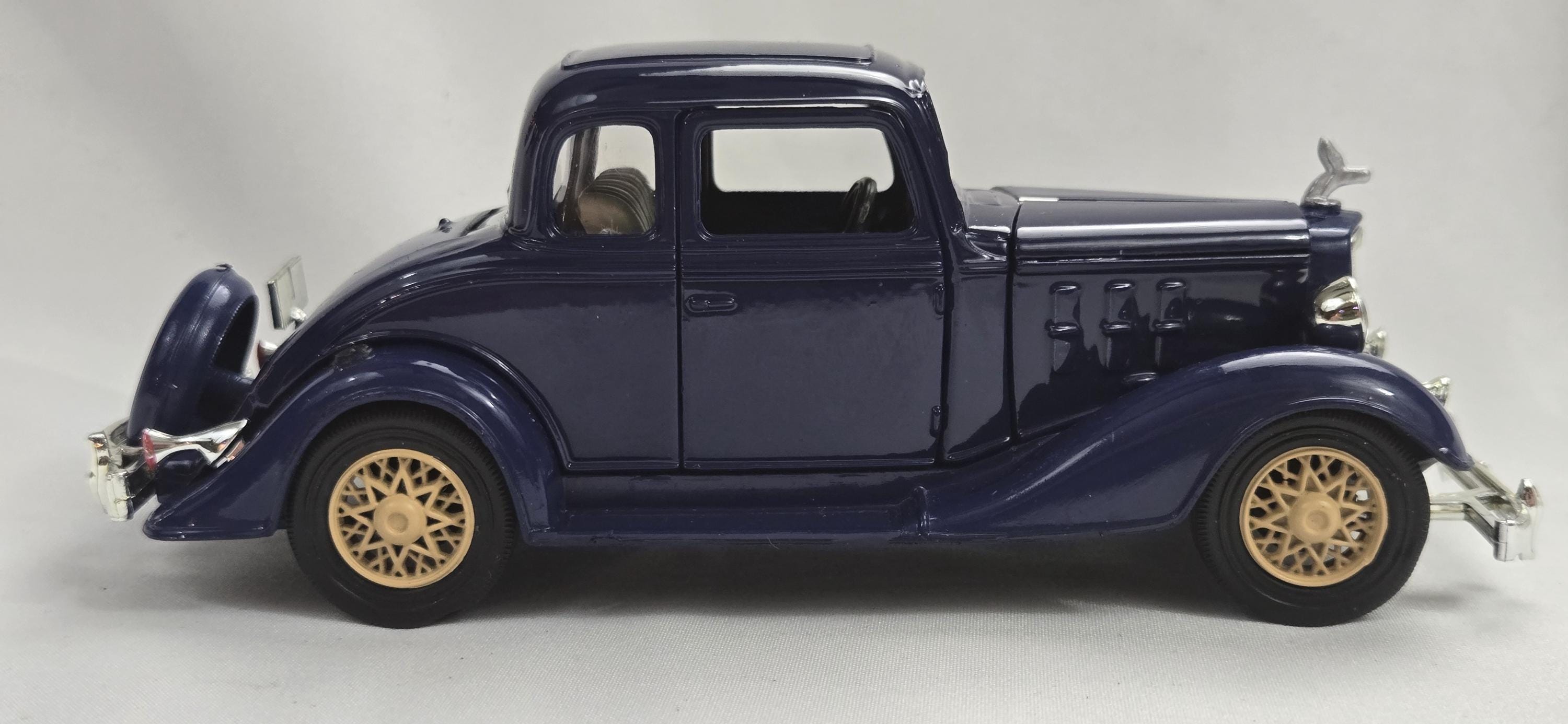 New Ray – Chevy 1933 Coupé 1:32 – Die-Cast – Licence Officielle – Collection 14+