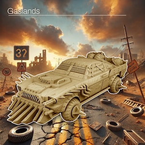 Puede incluir: Un coche beige de estilo postapocalíptico con púas, ametralladoras y una parrilla delantera. El coche está en una carretera agrietada con neumáticos y señales de tráfico dispersas. El texto "Gaslands" está en la parte superior.
