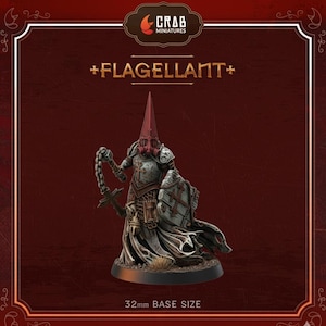 Puede incluir: Figura en miniatura de un Flagelante, un personaje de Crab Miniatures. La figura está vestida con armadura, una capucha roja y sostiene una cadena con una cruz. El tamaño de la base es de 32 mm.