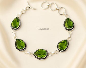 Pulseira artesanal de latão com peridoto, joia boho com pedras preciosas.