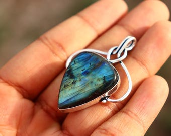 Colgante de labradorita hecho a mano / Joyería de nudo de plata
