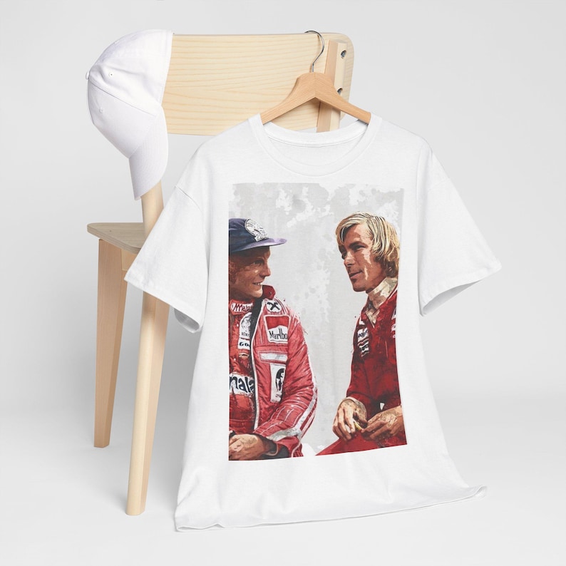 Nikki Lauda James Hunt F1 Vintage Racing T-Shirt, Retro Motorsport T-Shirt, Unisex aus schwerer Baumwolle T-Shirt, Renntag Shirt, Bekleidung für Auto-Enthusiasten Bild 2