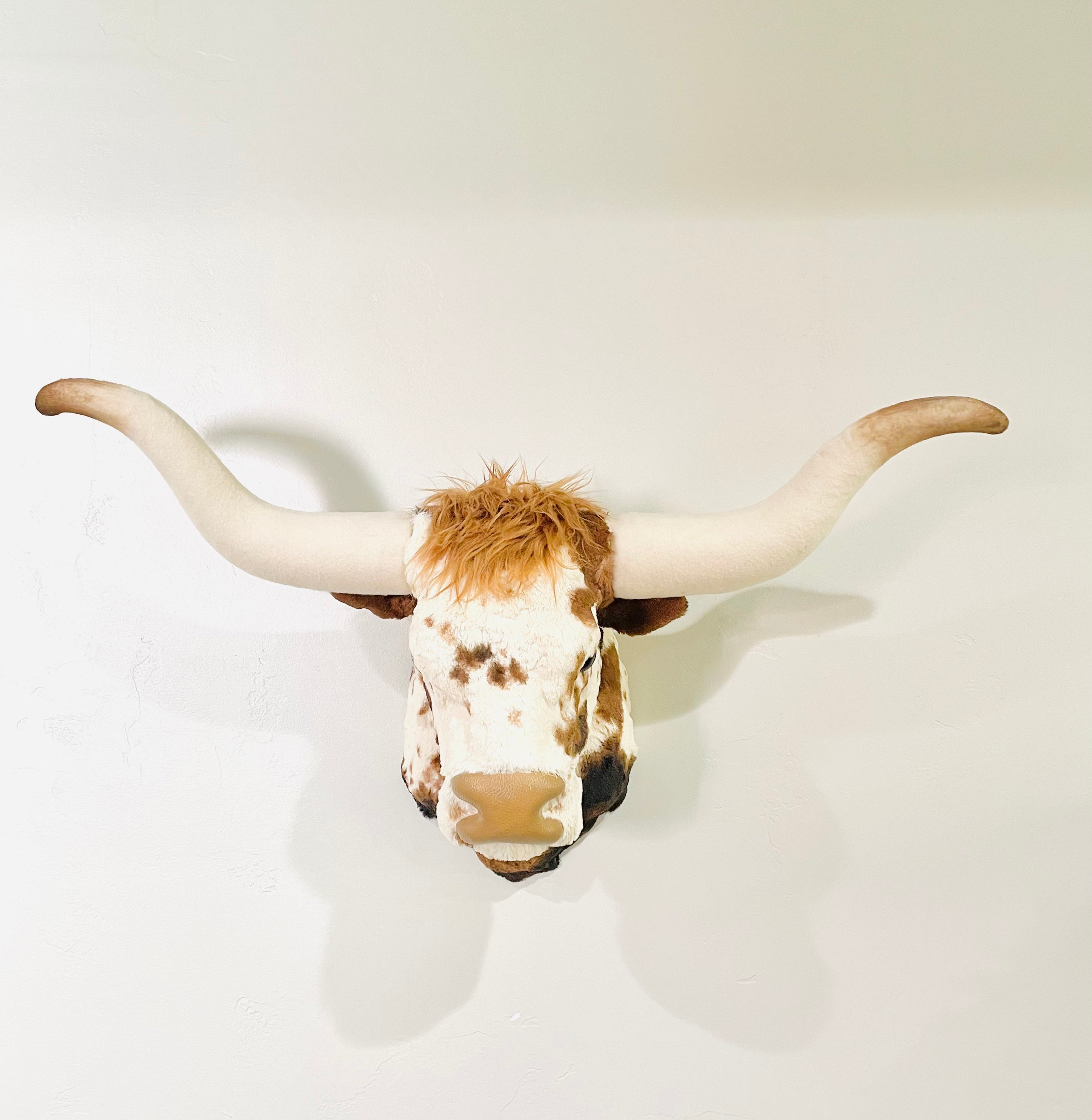 斑点のあるテキサスロングホーン牛の壁掛け - フェイク剥製ロング