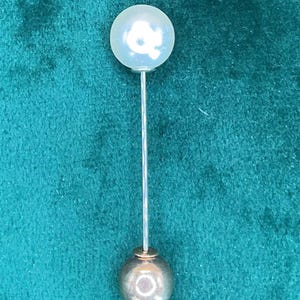 Vintage white metal pink imitation pearl hat pin