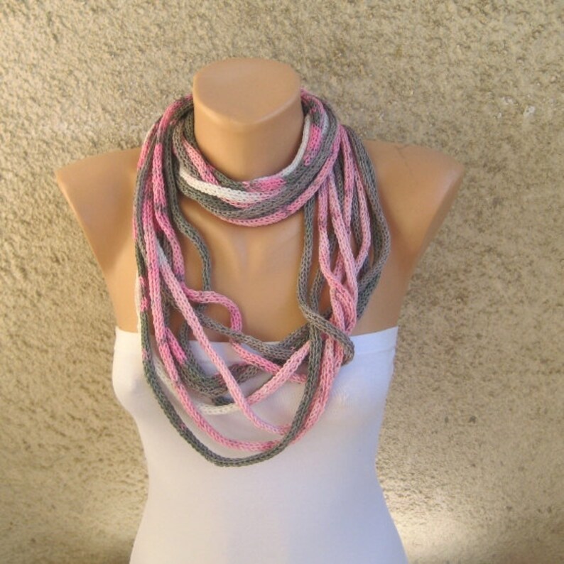 Rope Loop Cotton Scarf Necklace, Circles Pink White Gray Knitted Scarf, Boho Extra Long Infinity Girl Accessories, Trendy Women Gift Idea zdjęcie 1