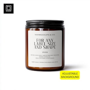 Op de afbeelding: Een bruine glazen pot met een zwart deksel en een wit etiket. Het etiket luidt "FOR ANY LABEL SIZE AND SHAPE" en bevat tekst over de ingrediënten van de kaars. De pot bevat 250g geurkaars.
