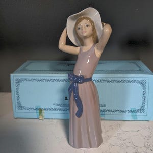Lladro Figurines Girls With Hats - Etsy display picture 1
