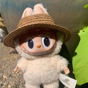 Tiny Straw Hat for Labubu Dolls – Summer Sun Hat Accessory for 15-17cm Labubu Doll  | Handmade Labubu Outfit Add-On