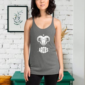 Ram retro-look dames racerback tanktop, sterrenbeeld T-shirt, astrologische horoscoop cadeau voor vrouwen, aanwezig sterrenbeeld, zonneteken, rijzend teken