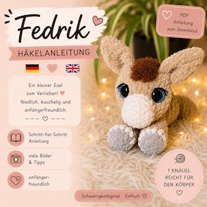 Puede incluir: Un patrón de ganchillo para un pequeño burro llamado Fedrik, con texto en alemán. La imagen muestra un peluche de color beige con grandes ojos azules, un hocico blanco y pezuñas grises, junto a iconos y texto sobre la descarga del PDF.