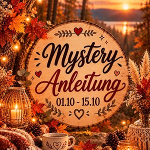 Puede incluir: Un letrero circular de madera con bordes de corteza presenta el texto Mystery Anleitung y las fechas 01.10 - 15.10 en letra negra. El letrero está decorado con pequeños corazones rojos e ilustraciones de hojas sobre un fondo de bosque otoñal.