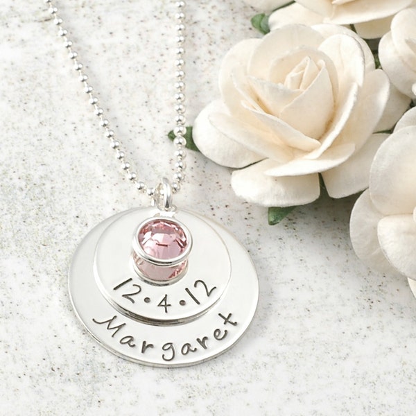 Collier nouvelle maman - prénom et date du bébé - cadeau pour grand-mère - disques 5/8" et 7/8"