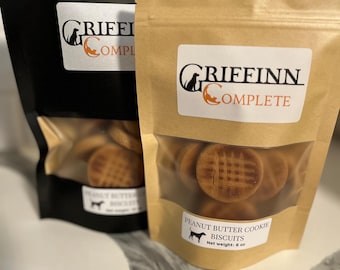 Galletas de mantequilla de cacahuete: premios caseros para perros con ingredientes limitados y en lotes pequeños.