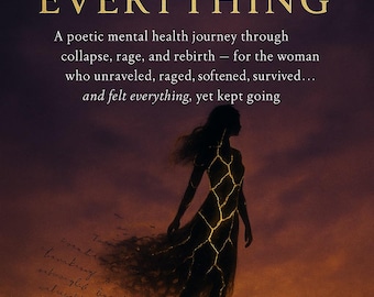 Op de afbeelding: Boekomslag met de titel "SHE WHO SURVIVED EVERYTHING" in gouden letters. De afbeelding toont een silhouet van een vrouw met een gloeiend, gebarsten patroon, tegen een donkere, getextureerde achtergrond. De titel van het boek staat boven de tekst "WHISPERS OF WORTH".
