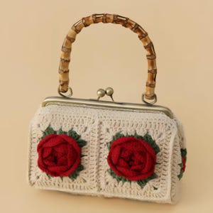 Beige Blume bestickte Tasche | Handgewebte natürliche Handtasche | Minimalistische Tasche | Mini Häkelbeutel | Trending&Stylische Taschen | Geschenk für Sie