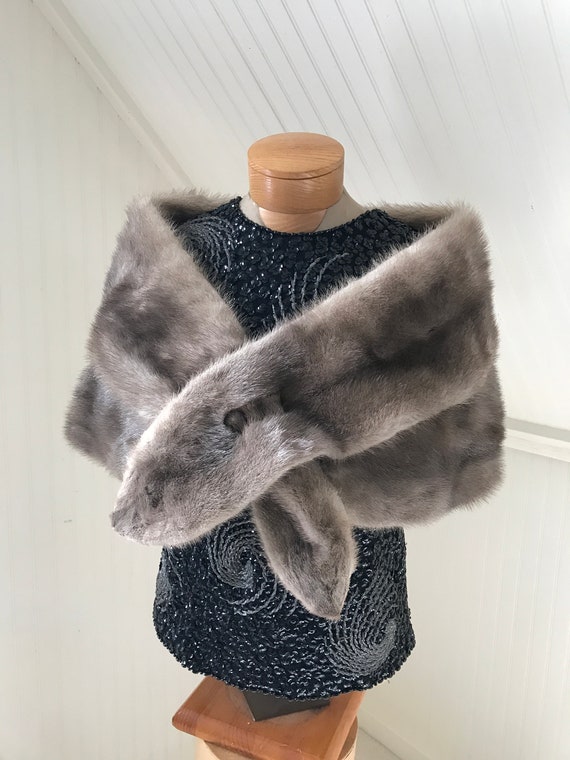 Dramatic Vintage 1950s German Mink Fur Cape or Wr… - image 1