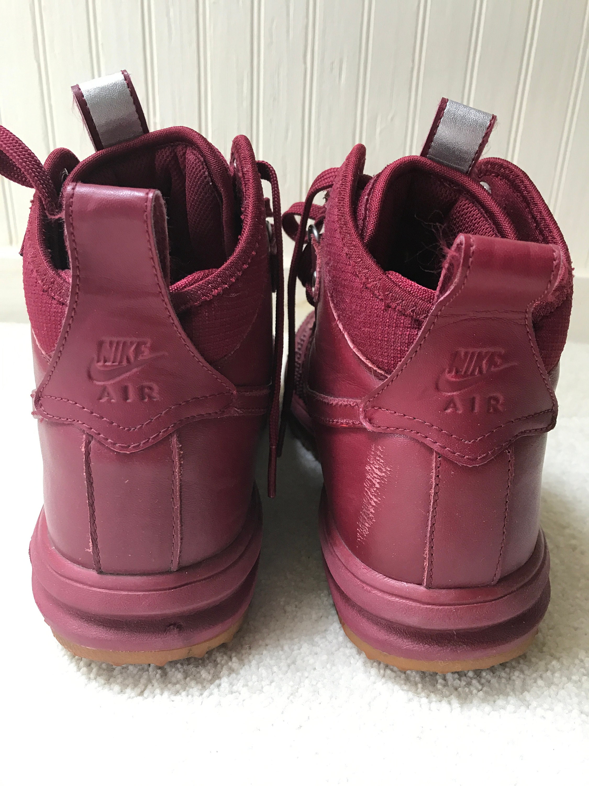 nike duck boots red