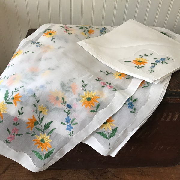 4 Sets of Vintage Madeira Superbia Ritz Lisbon Finest Cotton and Organza Hand Embroidered Place Mats + Napkins (8 PCS)