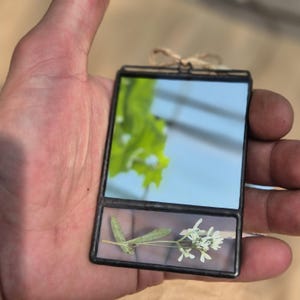 Romantic Pocket Mirror with Real Pressed Flowers – Handmade Vintage Mini Mirror for Purse, Travel, Bridesmaid Gift