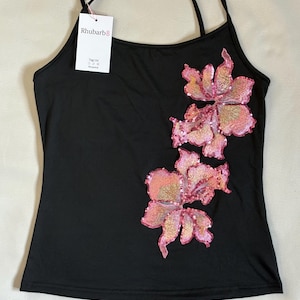 Débardeur rose brodé feuille d'érable à sequins et fines bretelles