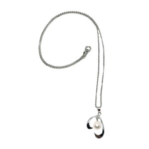 Mid Century Japanese Cultured Akoya Pearl Pendant- Sterling Silver 18.00 Inch