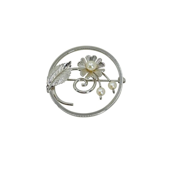 The classic sakura brooch