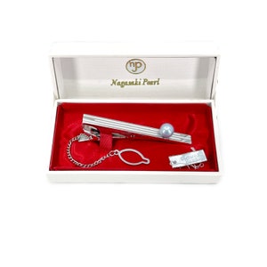 Nagasaki Pearl Mid Century Modern Men&#39;s Blue Japanese Saltwater Akoya Cultured Pearl Tie Bar