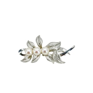 Textured Vintage Leaf Japanese Saltwater Akoya Cultured Pearl Brooch- Sterling Silver