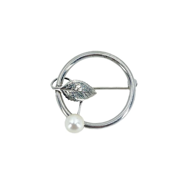 Vintage De Curtis Designer Circle Japanese Saltwater Cultured Akoya Pearl Brooch- Sterling Silver