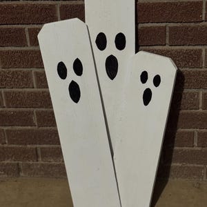 Ghost Halloween porch decoration