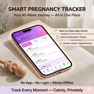 Op de afbeelding: Een smartphone met een zwangerschapstracker-app. De app biedt week-per-week babygroei, schop- en contractietimers en journaalfuncties. De tekst op het scherm luidt "Smart Pregnancy Tracker" en "Track Every Moment - Calmly, Privately."