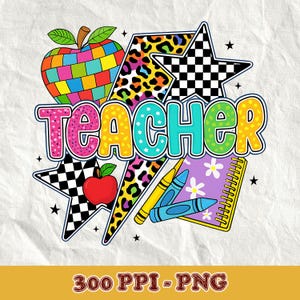 Pode incluir: Um design gráfico colorido com a palavra "TEACHER" em letras grandes. O design inclui uma estrela xadrez, uma estrela com estampa de leopardo, um caderno, lápis de cor e uma maçã. A imagem está rotulada como "300 PPI - PNG".