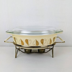 Pyrex Golden Hearts Cinderella Covered Casserole with Warming Cradle
