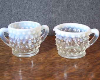 Vintage Hobnail Moonstone Opalescen Mini Cream y Azúcar set