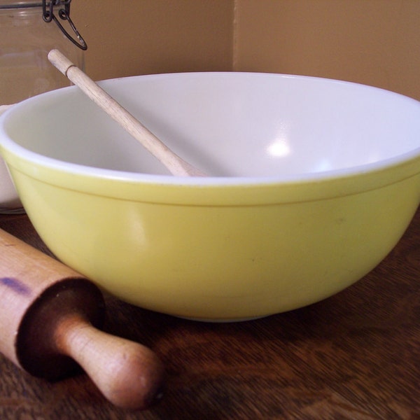 Rare 1940s Pyrex Primary Colors Yellow  Mixing Bowl