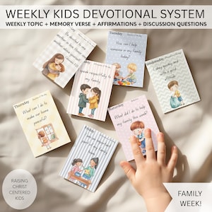 Peut inclure: Un ensemble de cartes illustrées pour un système de dévotion hebdomadaire pour enfants. Chaque carte présente un sujet hebdomadaire, un verset de mémoire, des affirmations et des questions de discussion. Les cartes ont des illustrations d'enfants.
