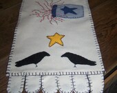 Hand applizierten Tischläufer Krähen Keramik Topf Pip Beere fühlte waschbar Stickerei Top Tischläufer handgemacht...HAFAIR Etsy Team