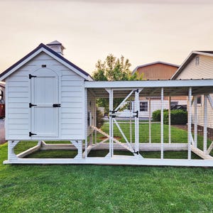 Ultimate Backyard Chicken Coop – Step-by-Step Guide for Building Your Own Coop from Scratch