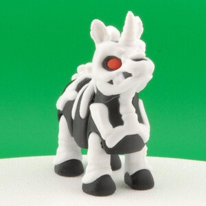 Skelett Einhorn – Gelenkige Halloween-Figur | 3D Gedrucktes Fantasy Horror Sammlerstück | Creepy Einhorn Figur oder Schlüsselbund